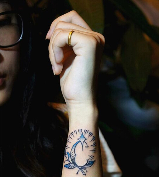 点击大图看下一张：个性创意手腕时尚纹身