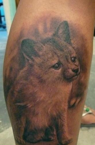 点击大图看下一张：可爱小狐狸小腿纹身图案