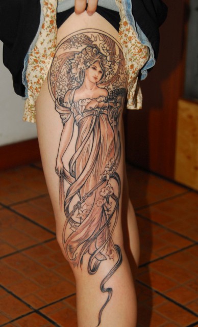 点击大图看下一张：女生大腿美女纹身图案