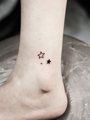 流行的小清新脚踝星星纹身