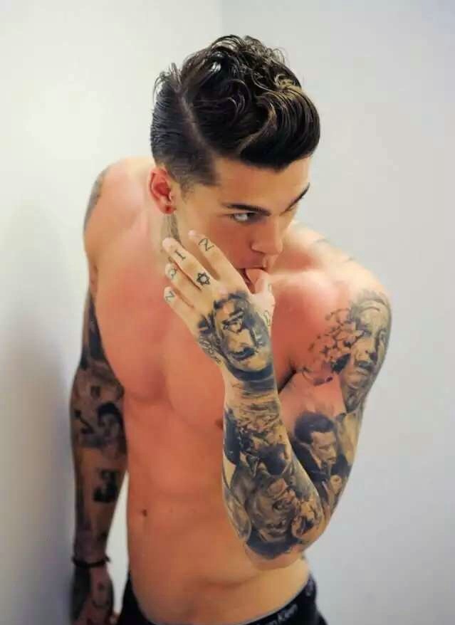 点击大图看下一张：一些帅气男明星的个性纹身刺青