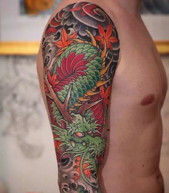 点击大图看下一张：花臂魅力完美的传统邪龙纹身刺青