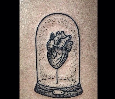 点击大图看下一张：简单漂亮的心脏纹身大全