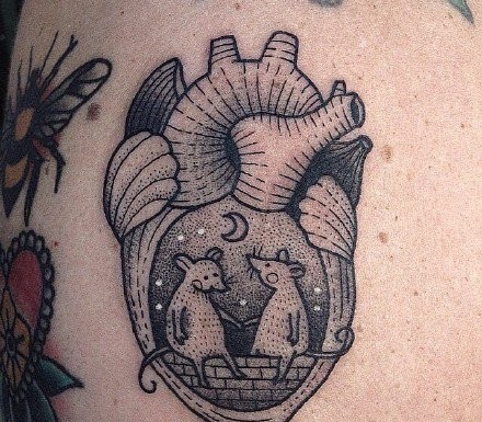 点击大图看下一张：简单漂亮的心脏纹身大全