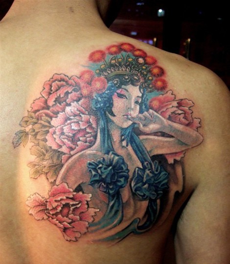点击大图看下一张：肩部漂亮的花旦纹身图案大全