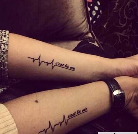 点击大图看下一张：情侣手臂英文字母纹身