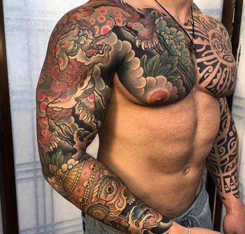 点击大图看下一张：男士双半甲图腾纹身刺青魅力十足