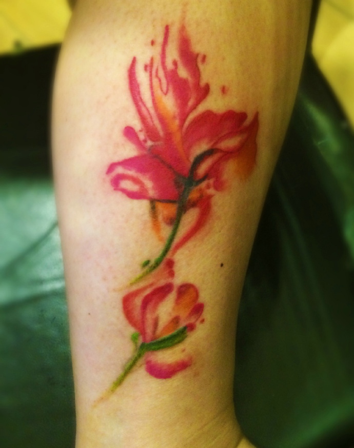 点击大图看下一张：腿部水彩花朵纹身刺青美的不要不要的