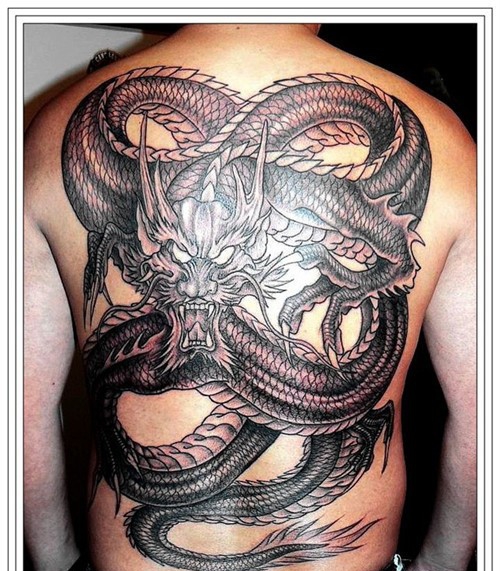 点击大图看下一张:霸气凶悍的满背龙纹身