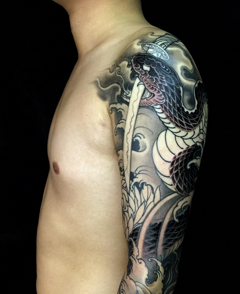 点击大图看下一张：花臂凶残的大蛇纹身刺青十分可怕