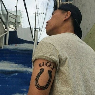 点击大图看下一张：姜gary的帅气纹身