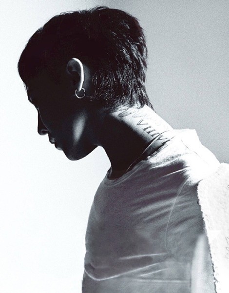 点击大图看下一张:人气韩流明星权志龙的帅气纹身