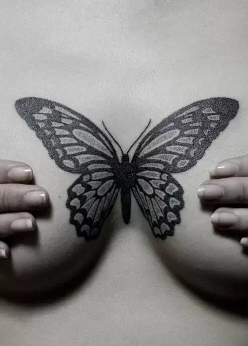 点击大图看下一张：性感又唯美胸部翩翩起舞的蝴蝶纹身图案大全