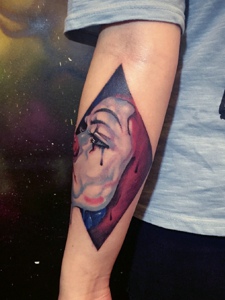几何与肖像结合的手臂纹身刺青