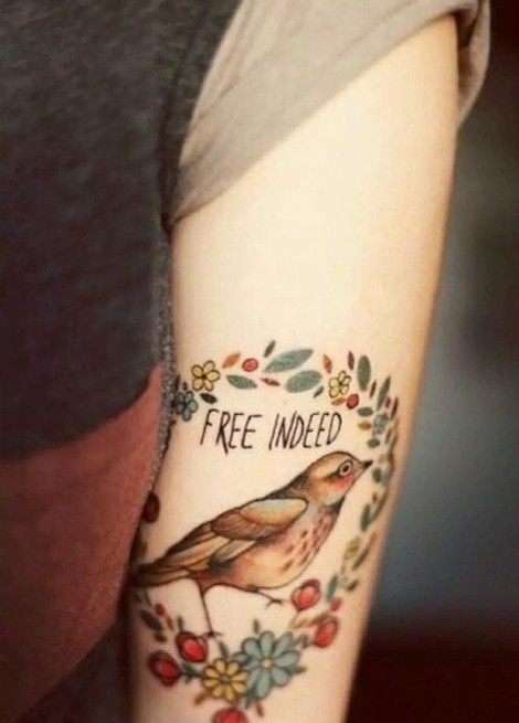 点击大图看下一张：分享一组手臂上的小鸟纹身