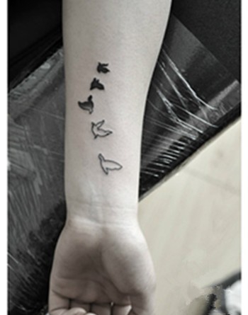 点击大图看下一张:小清新文艺范的大雁纹身