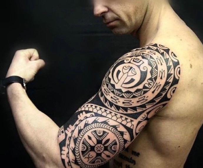 点击大图看下一张：超级霸气的手臂经典图腾纹身刺青