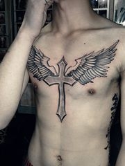 男士前胸部个性十足的翅膀纹身