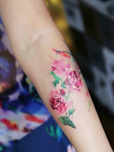 美的不要不要的手臂花朵纹身刺青