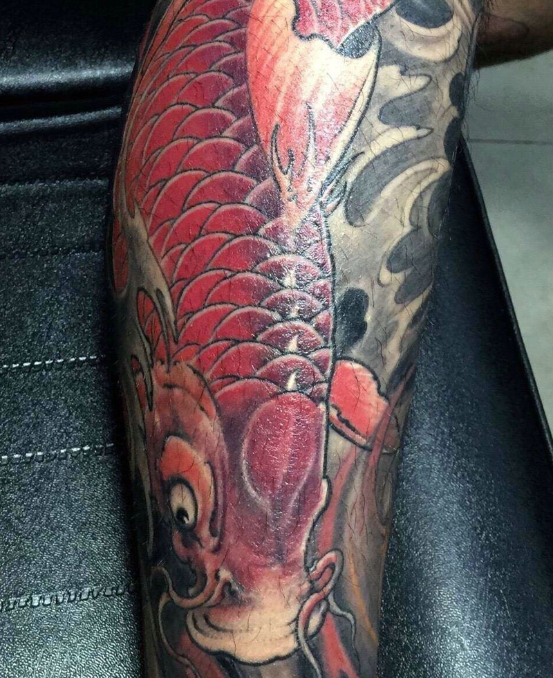 点击大图看下一张：包小腿彩色红鲤鱼纹身青春活力