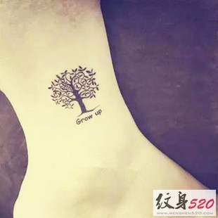 点击大图看下一张：脚踝上清新的小树纹身图8