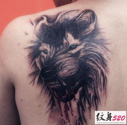 点击大图看下一张：背部凶狠嗜血的狼头纹身图3