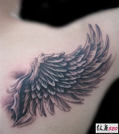 点击大图看下一张：男女都爱的后背部翅膀纹身图3