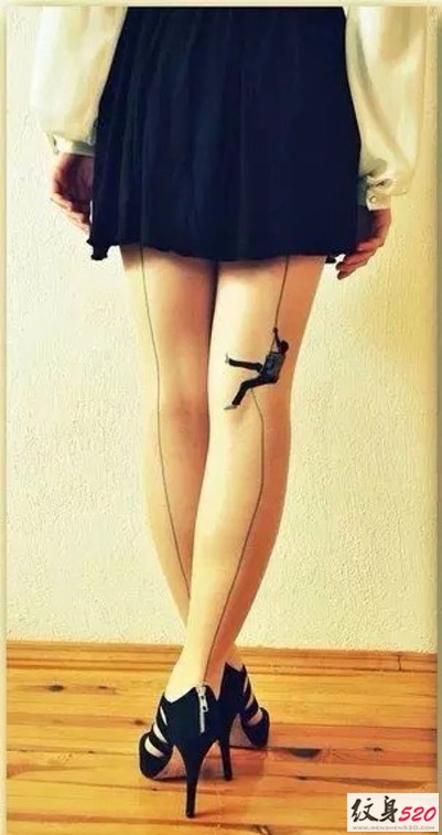 点击大图看下一张：女生超性感的后腿部延伸长线条纹身