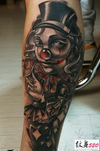 点击大图看下一张：腿部小腿处的个性小丑纹身