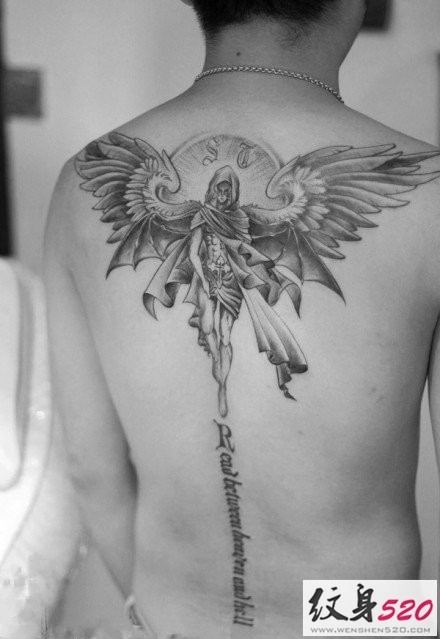 点击大图看下一张：背部半背神圣的天使纹身图案图4