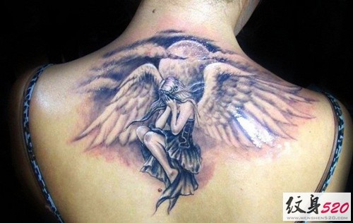 点击大图看下一张：背部半背神圣的天使纹身图案图5