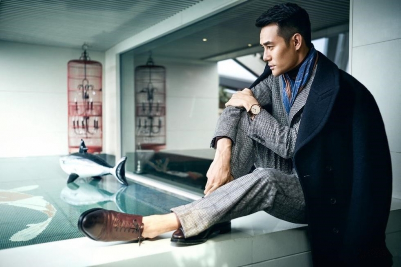 点击大图看下一张：王凯时尚大长腿彰显熟男魅力