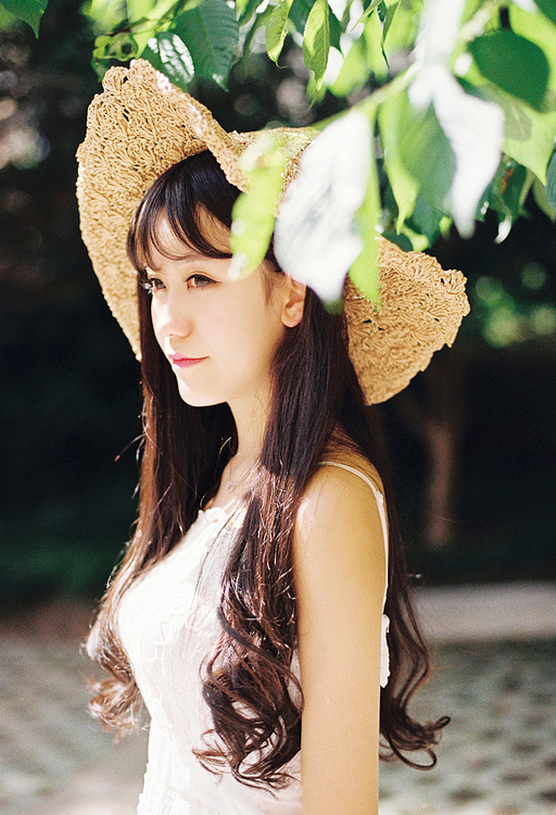 点击大图看下一张：初夏物语