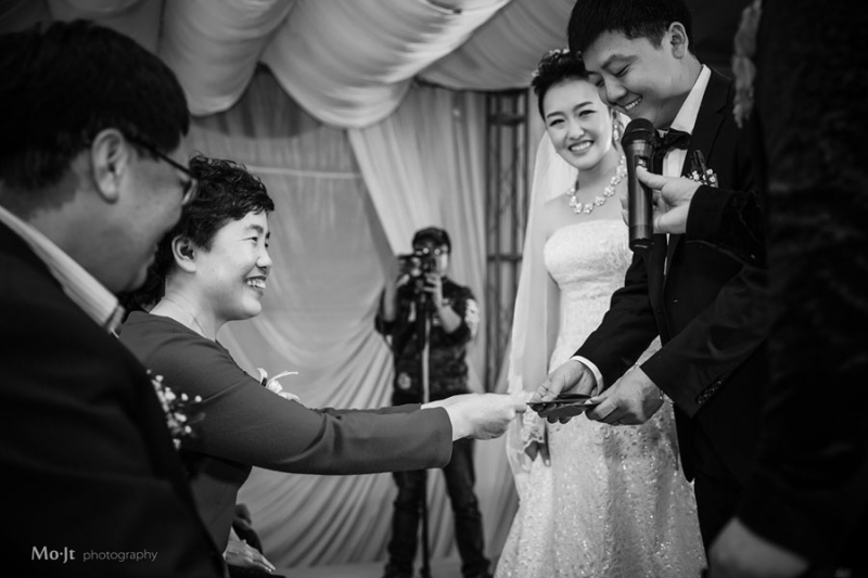 点击大图看下一张:婚礼跟拍作品精选