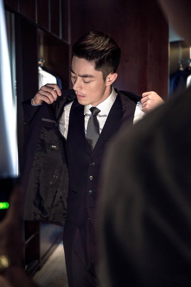 点击大图看下一张:霍建华时尚大片演绎随性干练魅惑十足