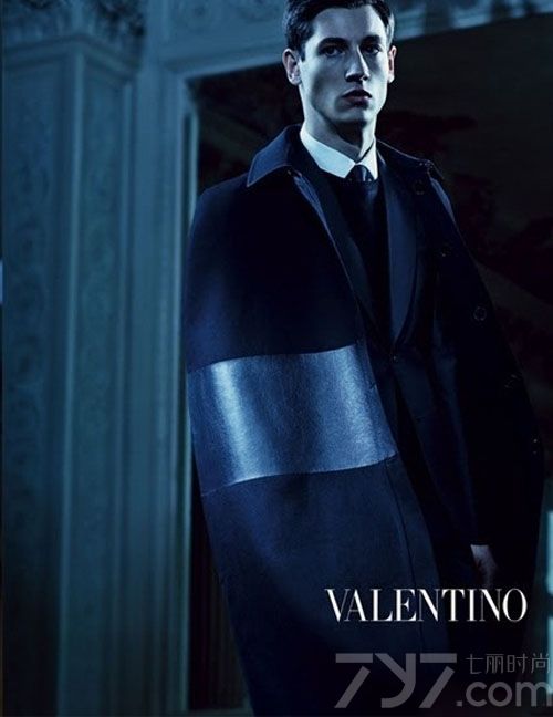 点击大图看下一张:欧美时尚西装男帅气图片