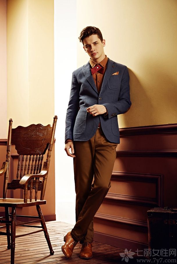 点击大图看下一张：欧美帅哥气质西装绅士图片