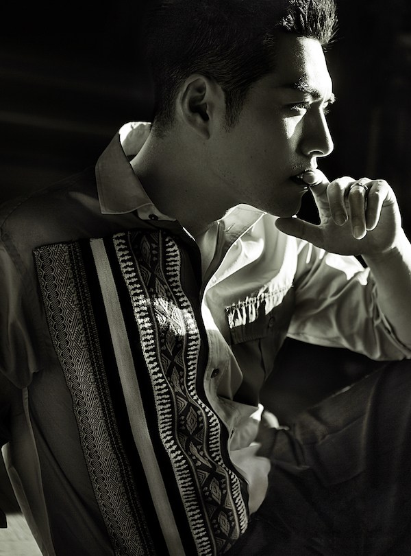 点击大图看下一张：严屹宽写真大片曝光