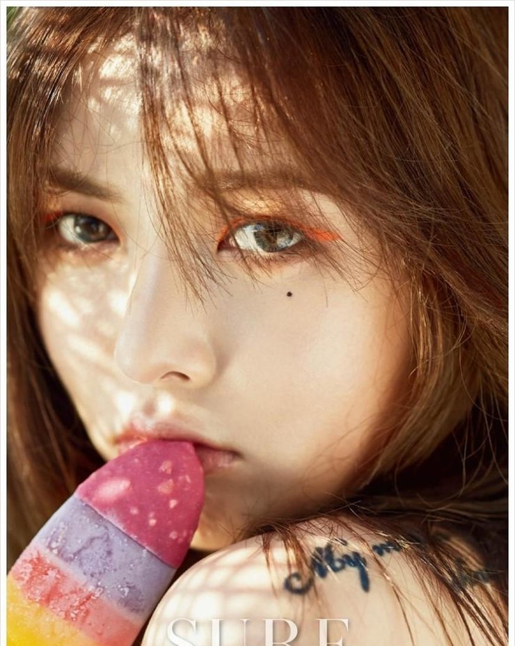 点击大图看下一张：韩国性感女星泫雅夏日写真 热辣胴体迷人