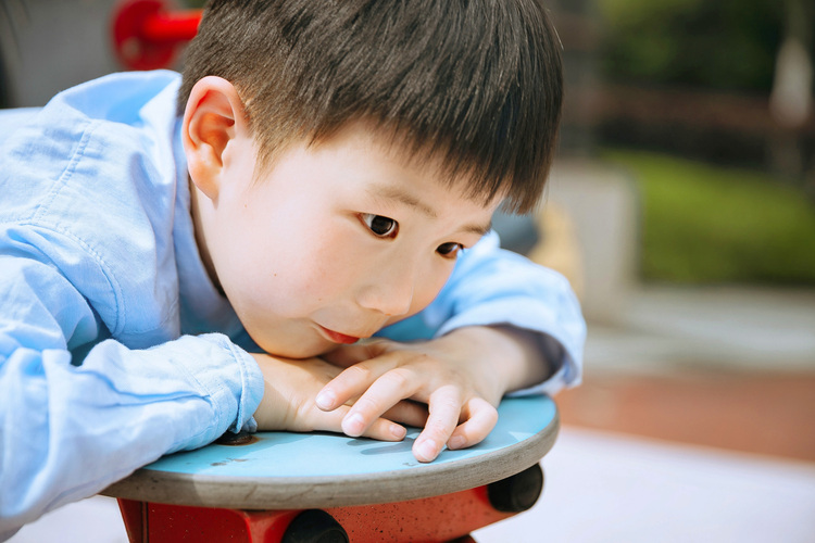 点击大图看下一张：小蓝孩