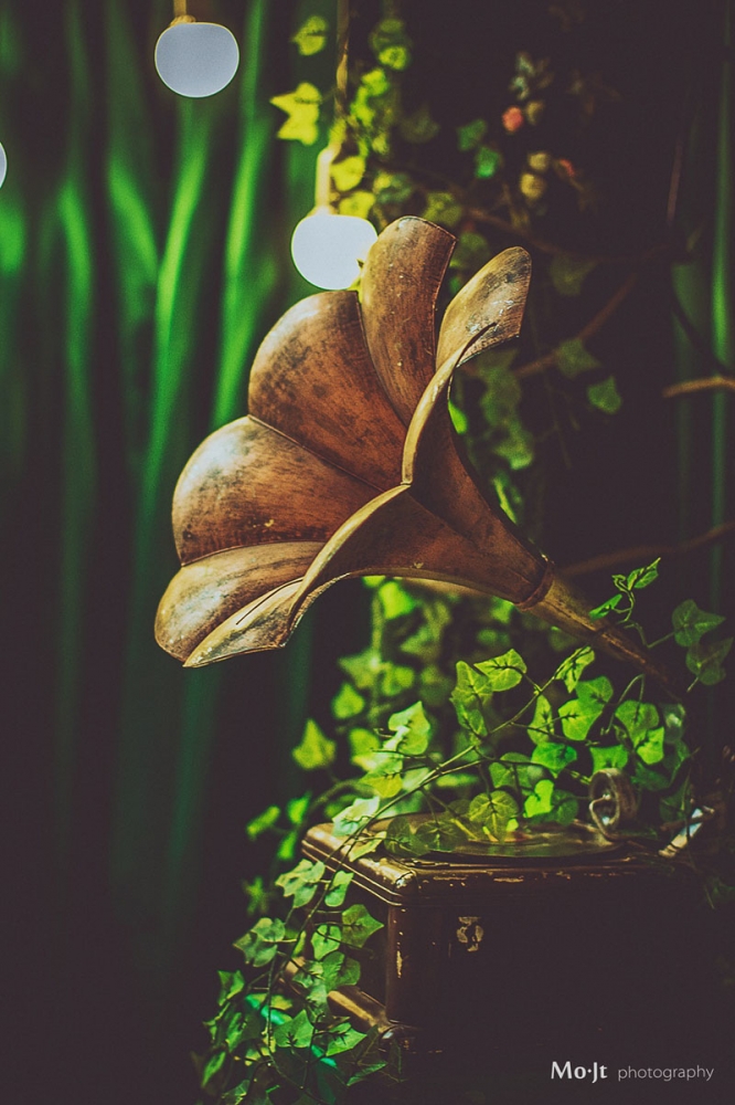 点击大图看下一张：森系婚礼