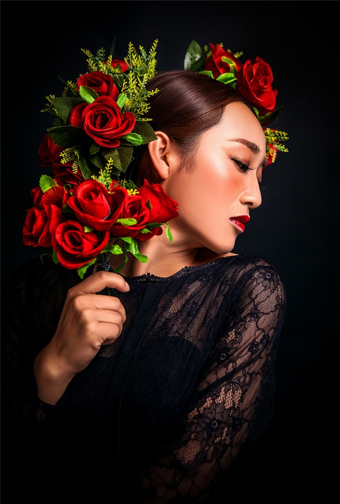 点击大图看下一张：红光掠影