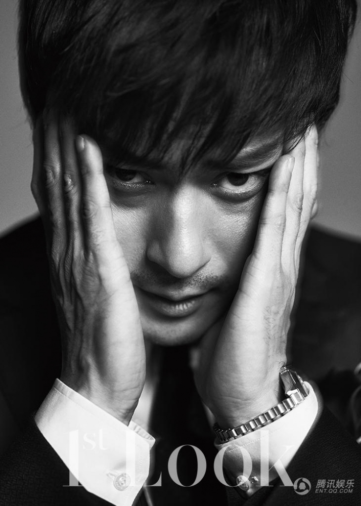 点击大图看下一张：韩国帅哥张东健黑白质感写真展型男魅力
