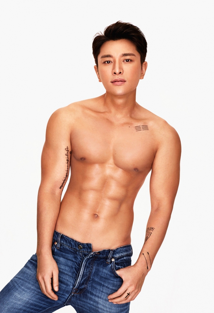 点击大图看下一张:肌肉帅哥贾乃亮登封面性感秀腹肌