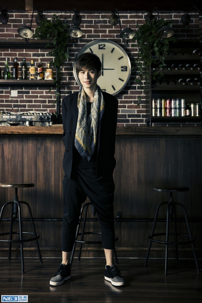 点击大图看下一张:陈学冬时尚写真演绎不一样的百变诱惑