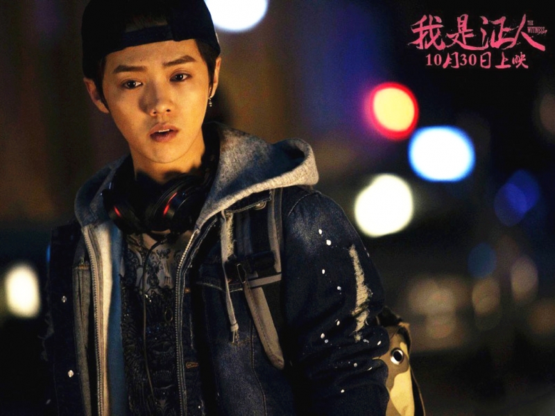 点击大图看下一张：鹿晗迷人笑容演绎暖男魅力