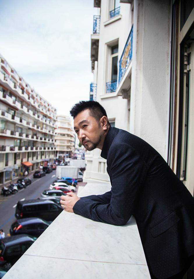 点击大图看下一张:刘向京戛纳随拍 行走街头尽展型男风尚