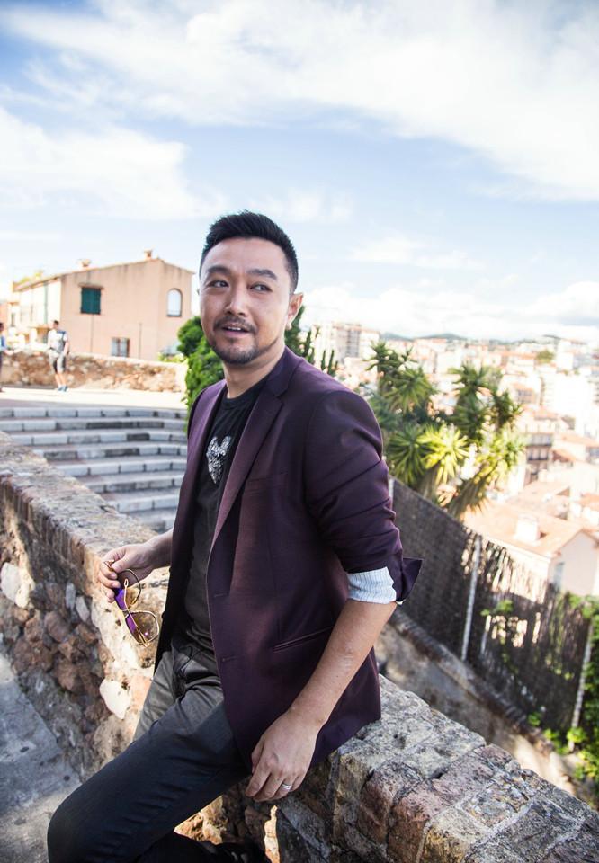 点击大图看下一张:刘向京戛纳随拍 行走街头尽展型男风尚