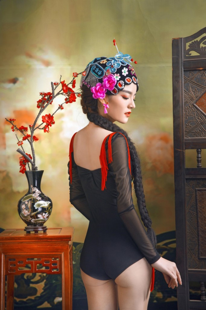 点击大图看下一张：戏梅