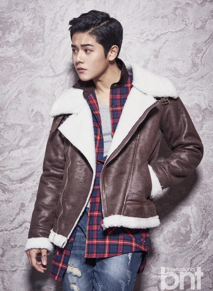 点击大图看下一张:韩国帅哥金桐俊秋季时尚魅力写真